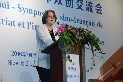 SKEMA商學院院長愛麗絲.居隆女士在大會上致辭