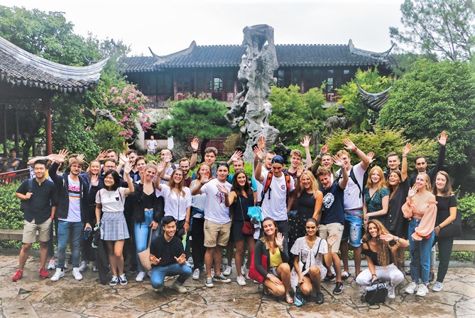 SKEMA商學院300余名國際學生開學典禮上與蘇州園林來了場親密接觸